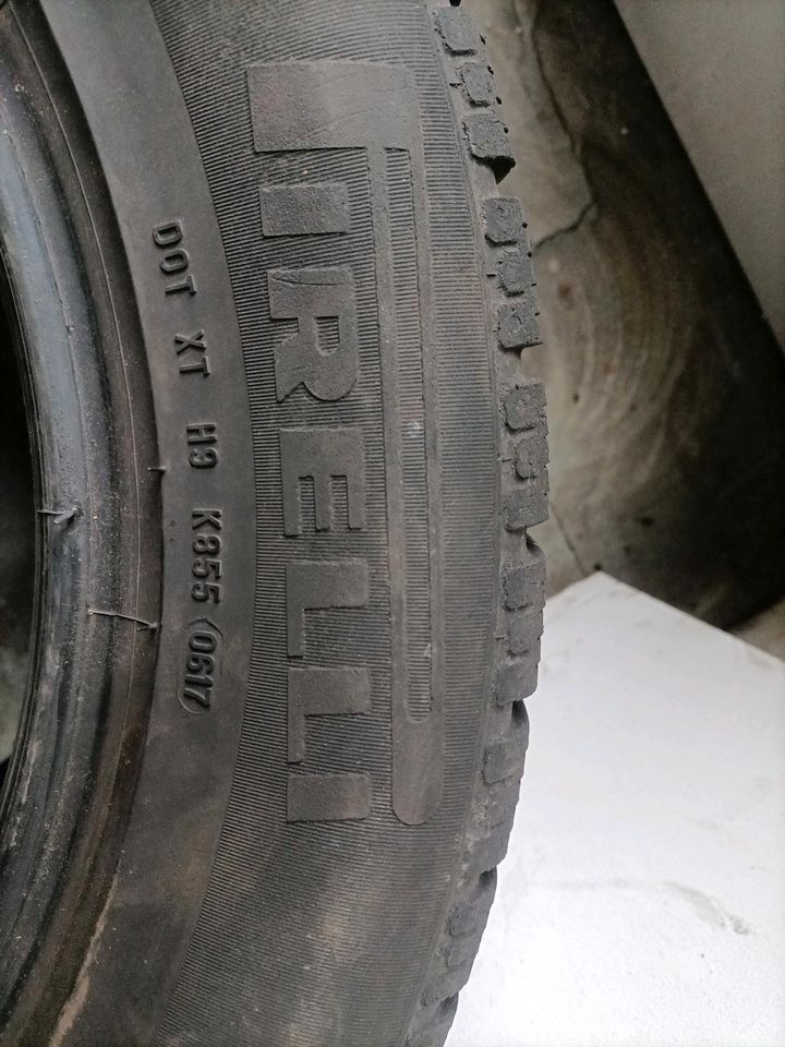 2 Winterreifen Pirelli 235 55 R18 104H DOT0617 Nr.437 in Wuppertal