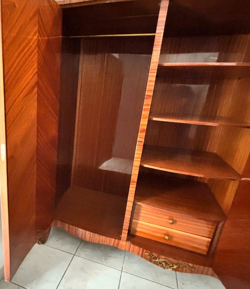 Antiker Kleiderschrank Schrank Rosenholz Intarsien Garderobe in Garbsen