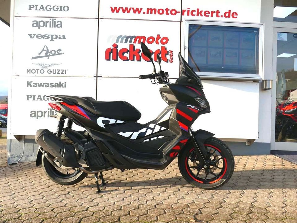 Aprilia SR GT 200 RACING-REPLICA HIGH-END-SCOOTER in Braubach