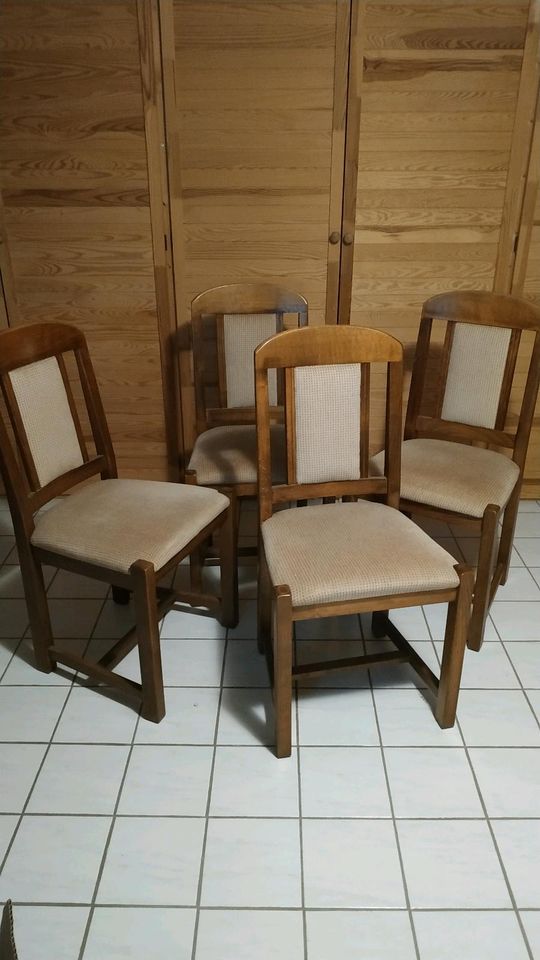 Ausziehtisch & 4 Stühle in Puschendorf