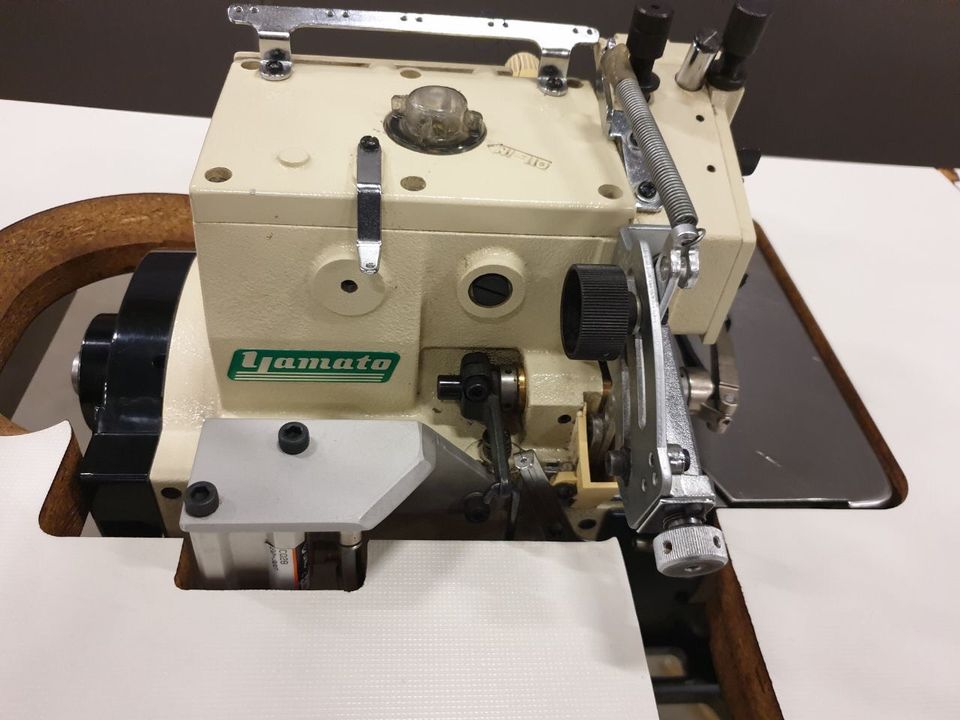 Yamato AZF8500 Overlock Nähmaschine Nähtisch Profi Industrie in Norderstedt