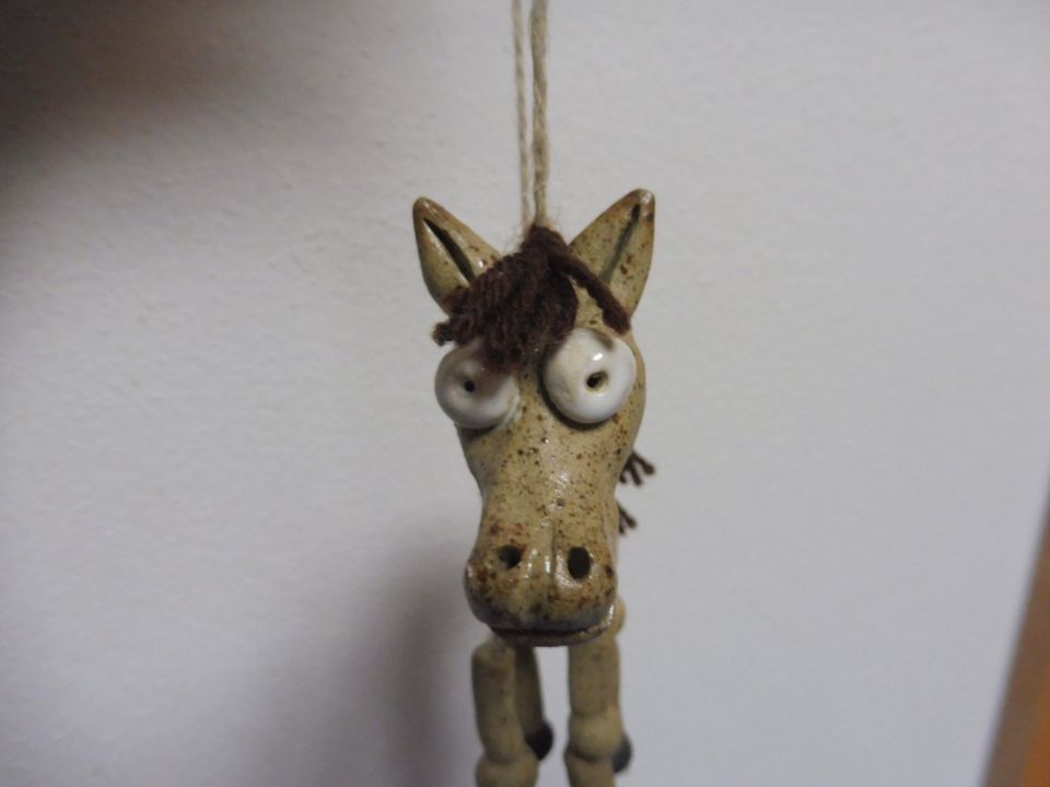 Marionette ausdrucksstarkes Pferd Pony getöpfert Handarbeit Ton in Rain Lech