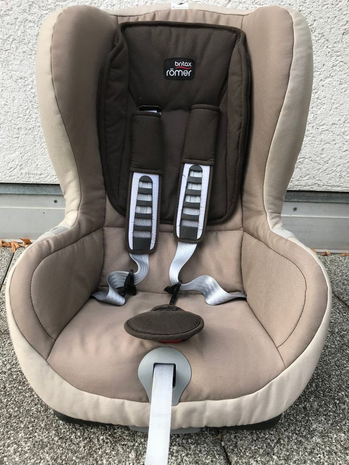 Kindersitz Britax Römer DUO Plus 9-18 kg in Frankfurt am Main