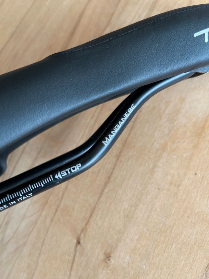 Selle Italia SLR TRI Sattel schwarz TT Tria Triathlon Rennrad in Offenbach