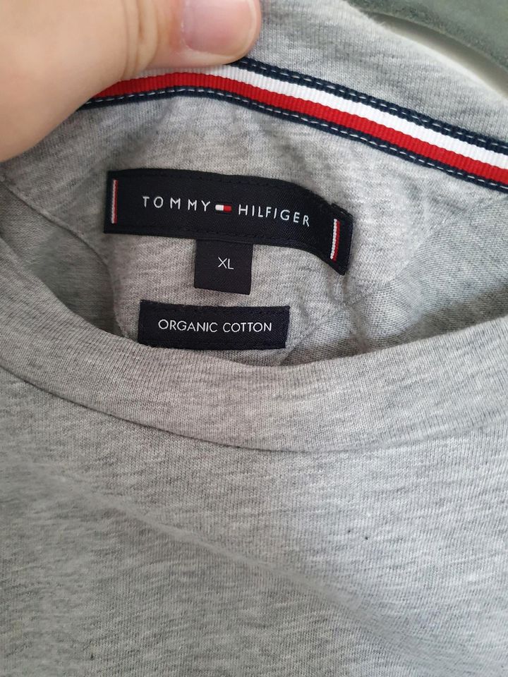 Tommy Hilfiger Tshirt Xl grau in Ebernhahn