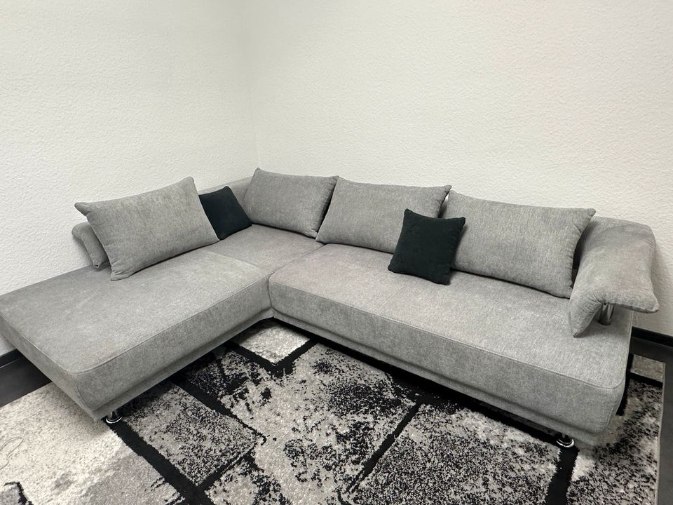 Sofa im neuen Zustand zu verkaufen in der Nähe von Flughafen FFM in Kelsterbach