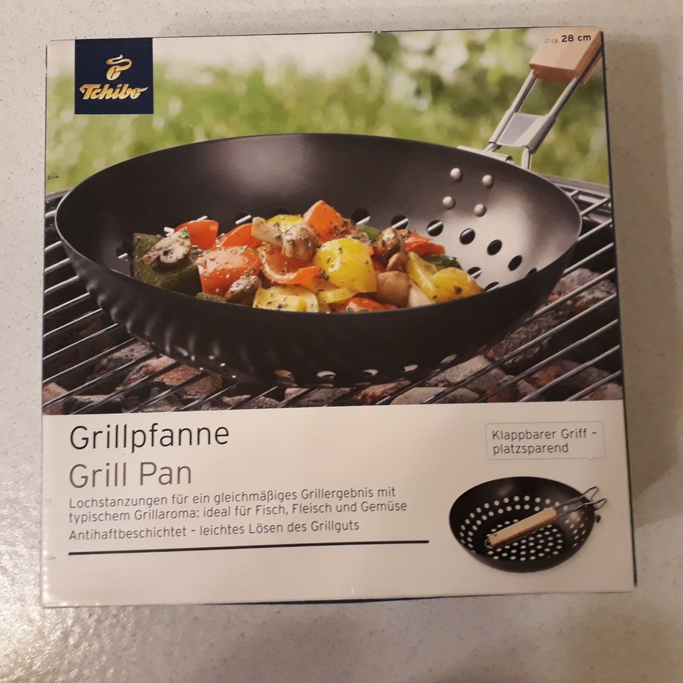 Grillpfanne -NEU und unbenutzt (nur Holzkohle) in Niederkassel