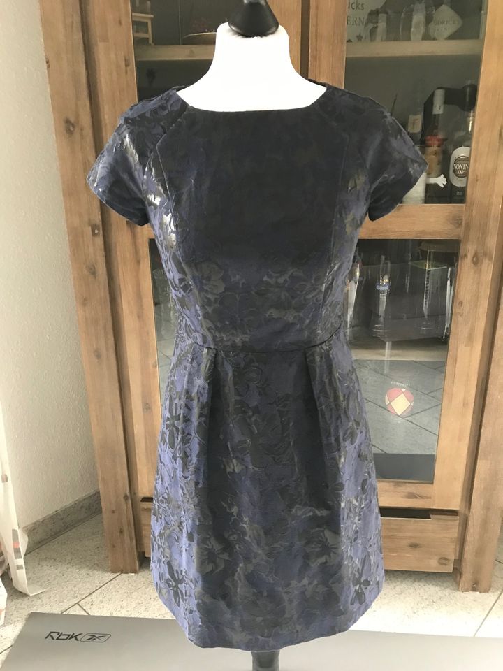 Schickes Kleid von ESPRIT in Schwanstetten