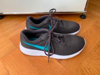 Nike Hallen Turnschuhe Kinder, Gr. 38, wie neu, mit Preisschild Stuttgart - Vaihingen Vorschau