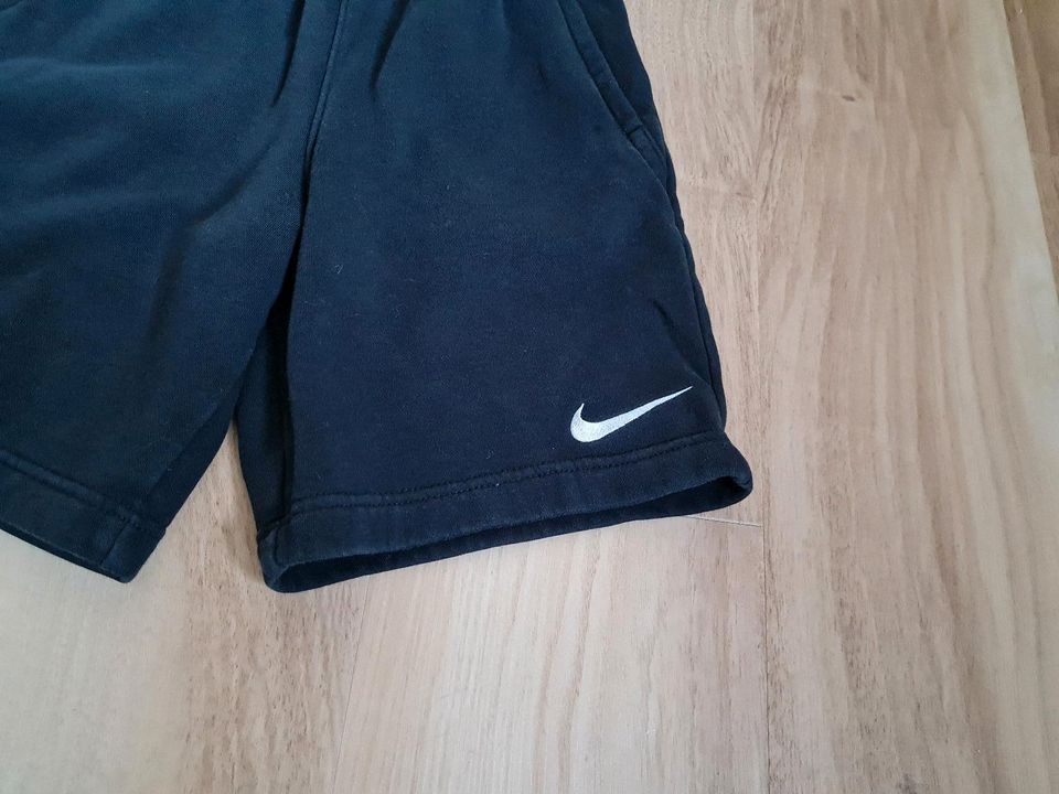 Nike Shorts in Gr.134-146 in Dortmund
