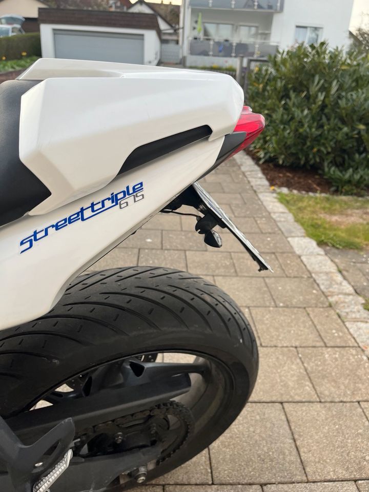 Triumph Street Triple Tiefer gelegt tief ideales Frauen Bike in Villingen-Schwenningen