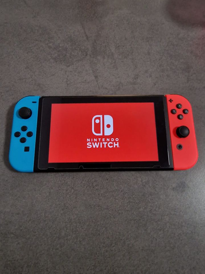 Nintendo Switch mit Zubehör und Spiele in Bremen