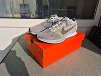 Neuwertig Nike Flyknit Racer Pure Platinum Sneaker Schuhe OVP Rheinland-Pfalz - Neuwied Vorschau