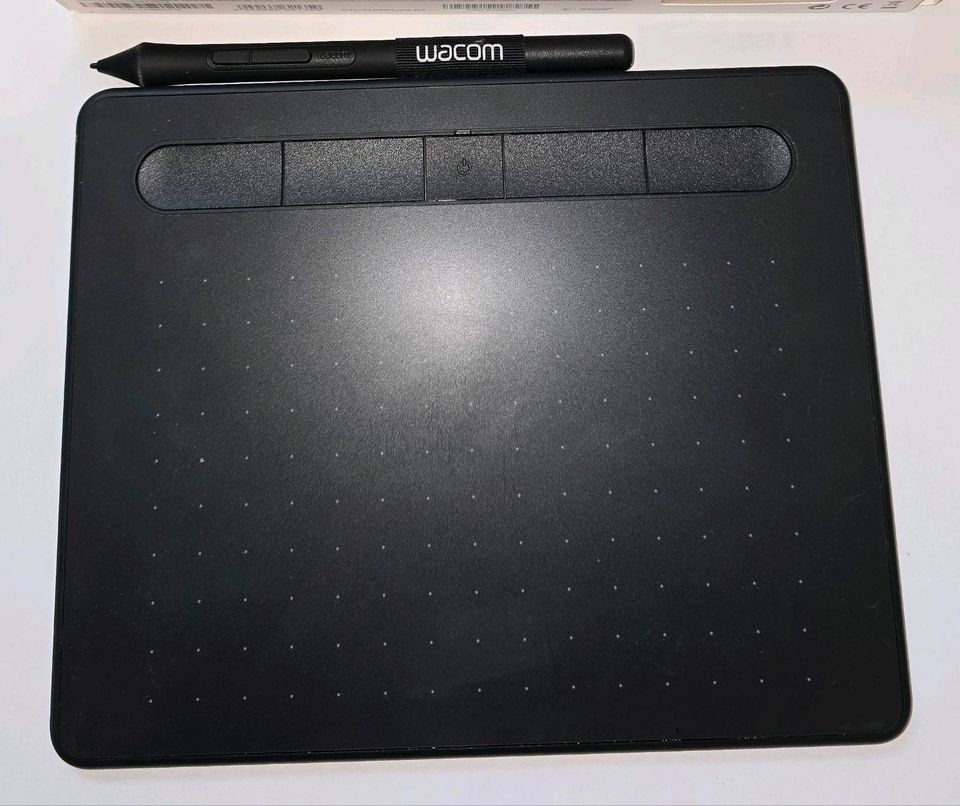 Wacom Intuos Small S Zeichentablett Bluetooth Grafiktablett Table in Niebüll