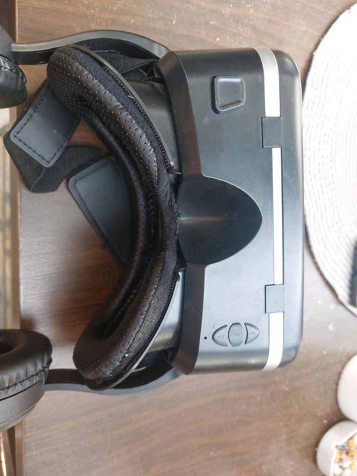 VR Brille mit Kopfhörer in Alsenz