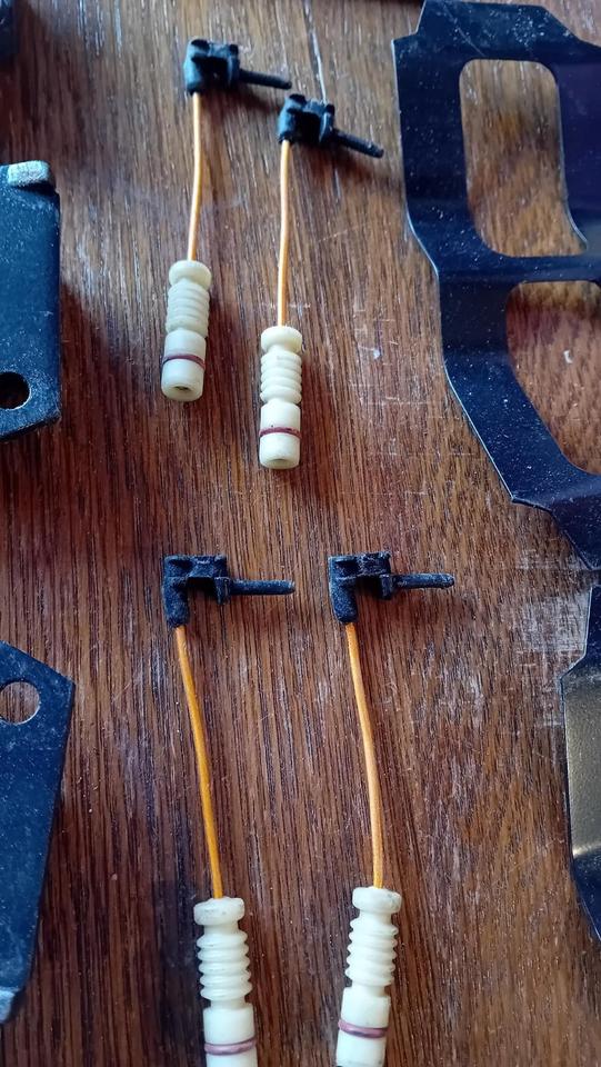 Bremsklötze komplett vorn, DB 310D, MB, 6014210408 in Haage