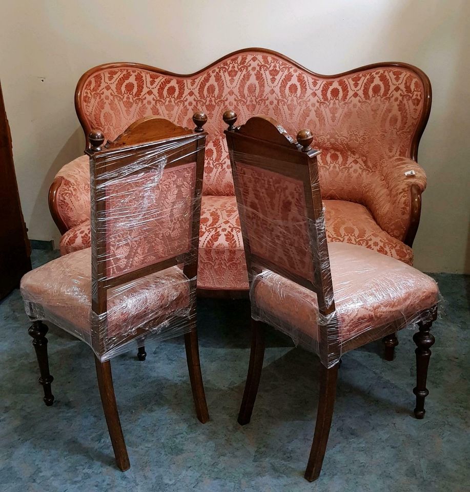 Antikes Wohnzimmer Sitzmöbel Sofa Kanapee + 4 Stühle in Brehna