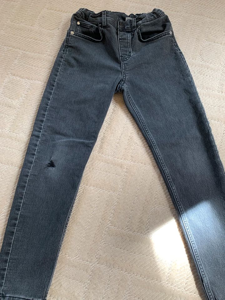 Jeans von H&M Gr.134 in Planegg