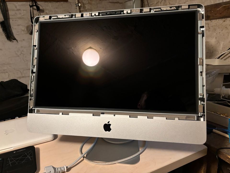 iMac 21,5“ 2011, 16GB RAM, ohne Festplatte, Display Defekt in Eichwalde