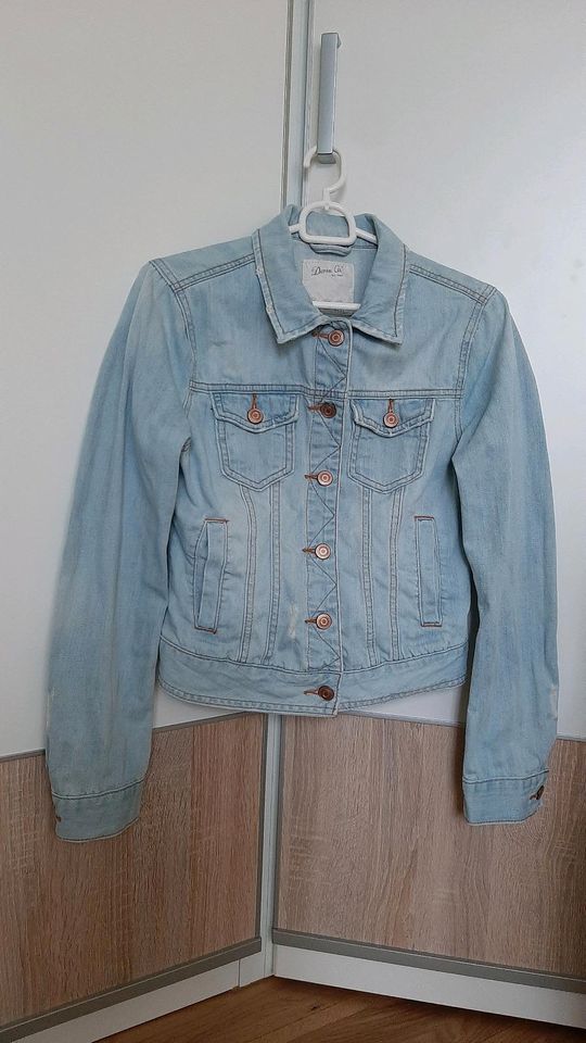 Jeansjacke kurz hellblau Denim Gr. 36 in Hamburg