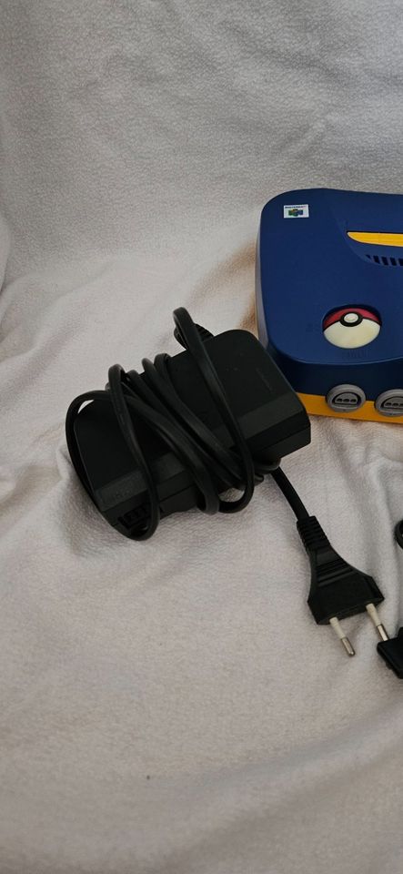 Nintendo N64 Pikachu Edition + Gamecube Stick GARANTIE in Siegen