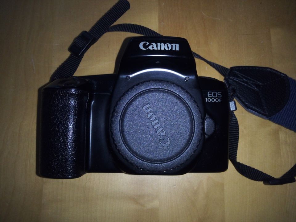 CANON  EOS 1000F Spiegelreflexkamera analog ohne Objektiv in Neumarkt i.d.OPf.