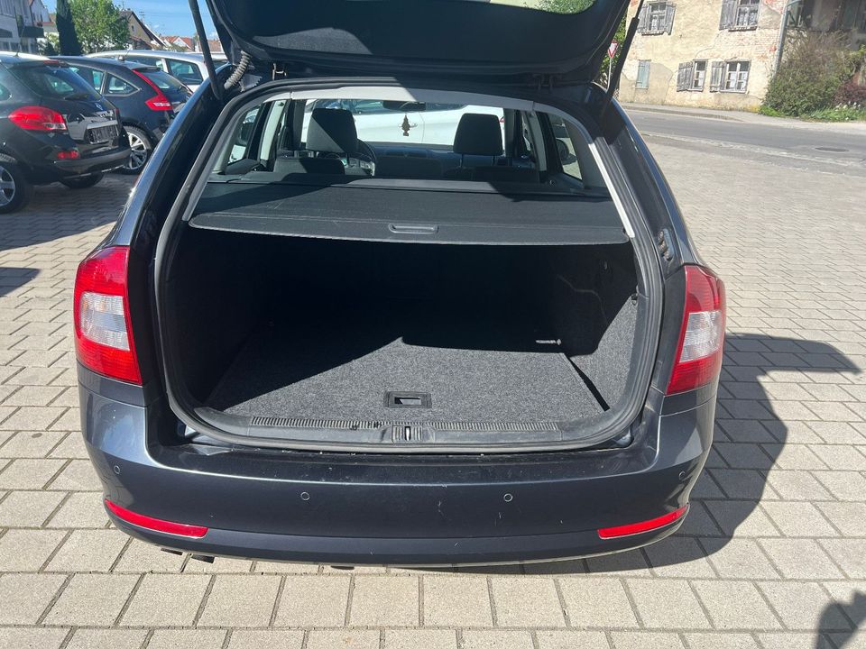 Skoda Octavia Combi Elegance NAVI SITZHEIZUNG TEMPOMAT in Ertingen