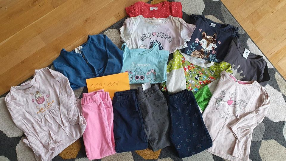 Set, Räuberpaket, Hose, Jacke, T-Shirt, Leggings 110/116 in München