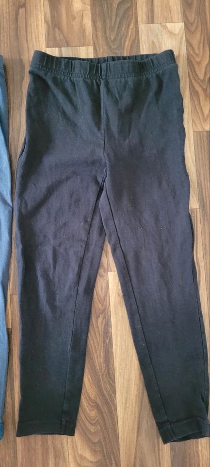 Leggings Gr. 104 Mädchen blau schwarz rosa gestreift in Leipzig