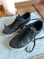 Gut erhaltene Adidas Turnschuhe gr.5,5 Nordrhein-Westfalen - Willich Vorschau