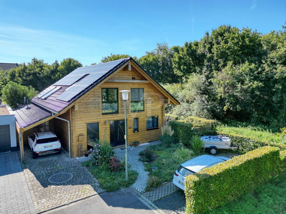 Holzblockhaus mit hochwertiger Ausstattung  und aufwändig angelegtem Garten in Alsdorf - Hoengen in Alsdorf