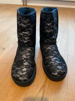 UGG Boots mit Fell, schwarzes Spitzen-Muster Baden-Württemberg - Eislingen (Fils) Vorschau