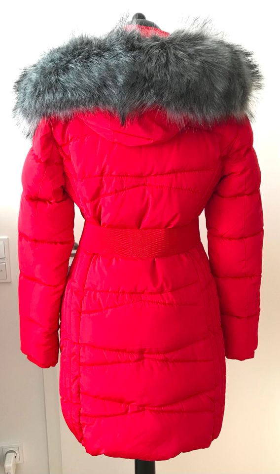 Rote Winter-Jacke mit Kunstfell - Garoff - Gr. S/ 36 - NP 150€ in Berlin