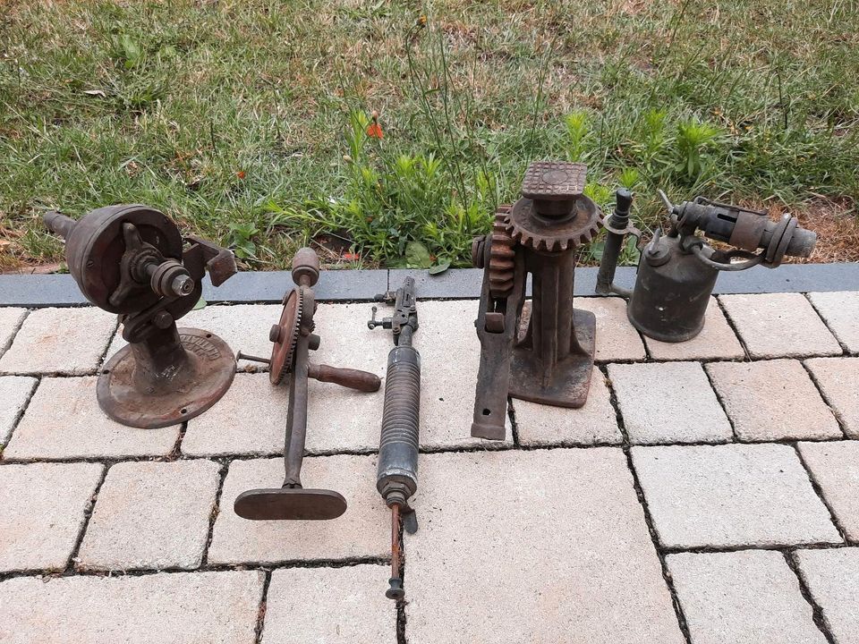 5 Stück altes Werkzeug, Lötlampe, Schweißbrenner, Wagenheber etc in Saarlouis