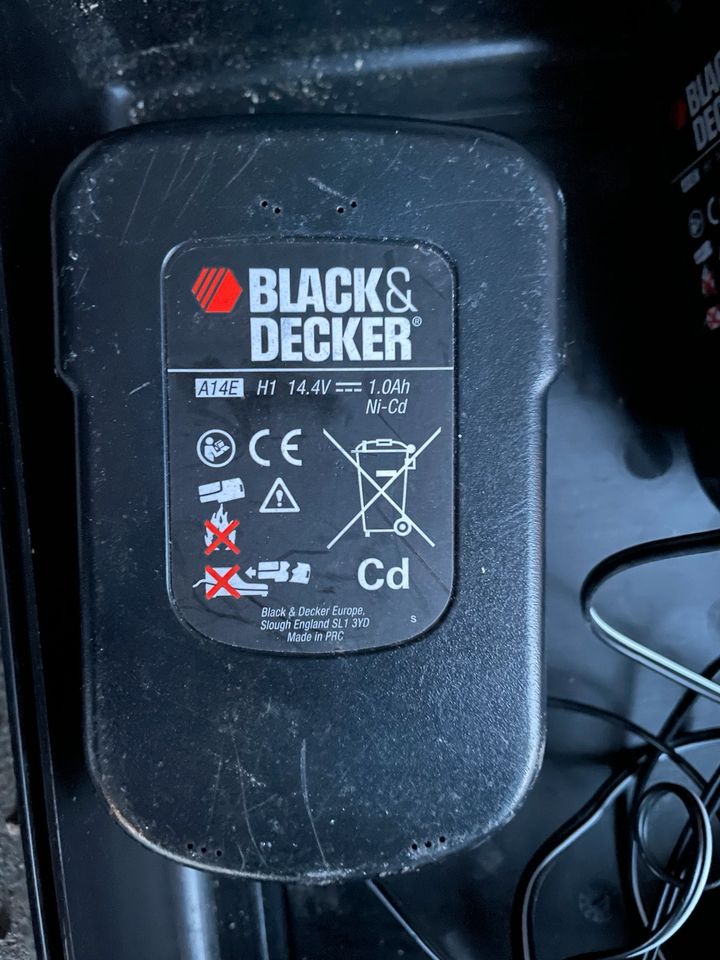 Black und Decker Akkuschrauber mit 2 Akkus 14,4 Volt in Poing