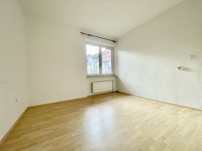 Direkt in St. Leonhard! Hübsche 4-Zimmer-Wohnung mit ca. 101 qm & Westbalkon im 2.Obergeschoss! Zentrale dennoch ruhige Lage in Nürnberg (Mittelfr)