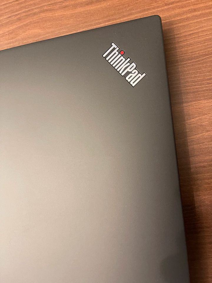 Lenovo Thinkpad P16s Gen1 in Hamburg