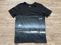 Nike Herren T-Shirt Größe L schwarz mit Aufdruck Fußballplatz Rheinland-Pfalz - Harxheim Vorschau