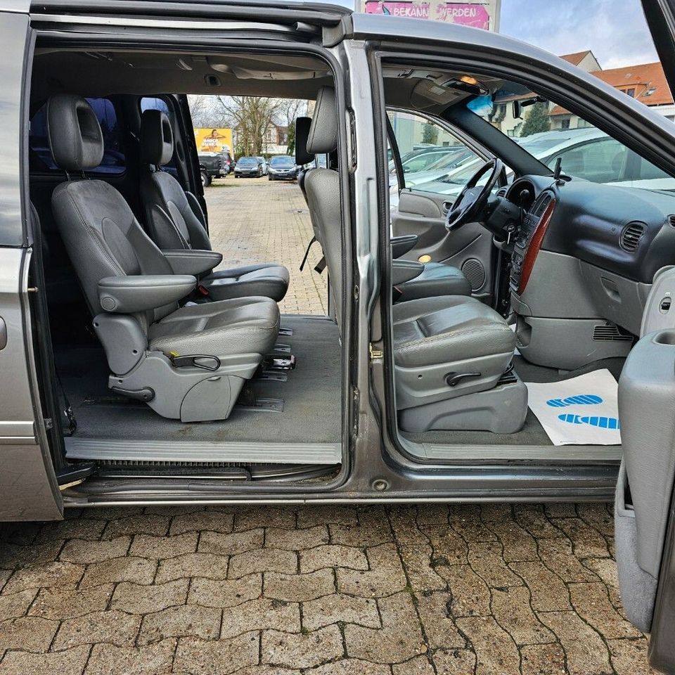 Chrysler Voyager CRD COMFORT AUTOM LEDER AHK KLIMAANLAGE in Garbsen