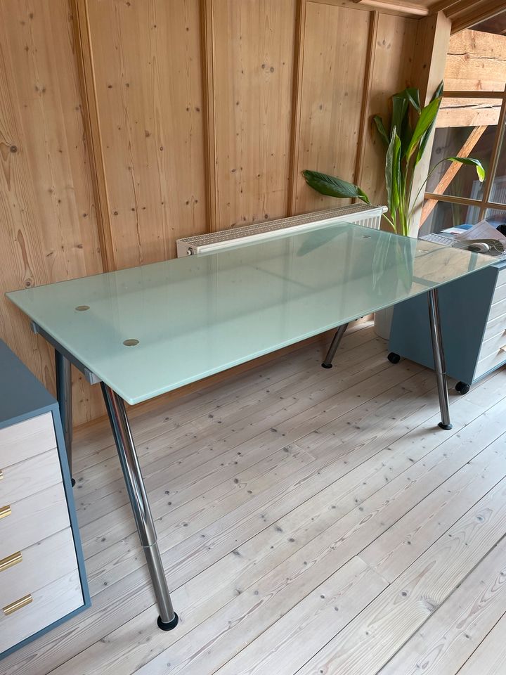 Schreibtisch Milchglas, IKEA Galant in Flintsbach am Inn