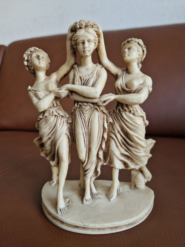 Schöne Italienische Alabaster Skulptur: "Die drei Grazien" H16 cm in Paderborn