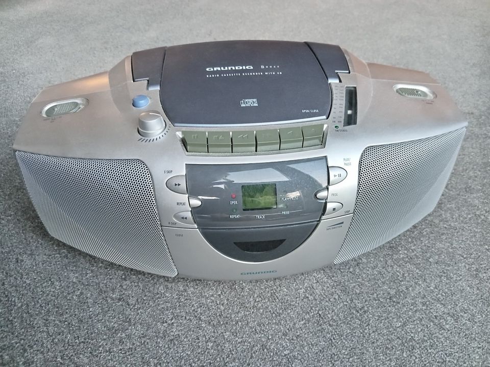 GRUNDIG Recorder Beezz RRCD 4101 mit Radio – Kassette – CD in Krefeld