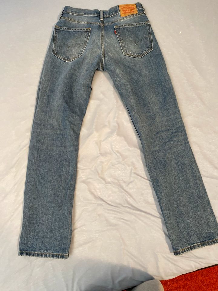 Levi's 514 31/32 ripped Jeans in Frankfurt am Main