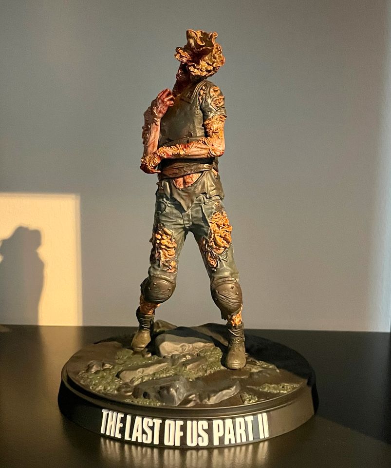 *The Last of Us Part II - Armored Clicker Figure Neu Dark Horse* in Dortmund