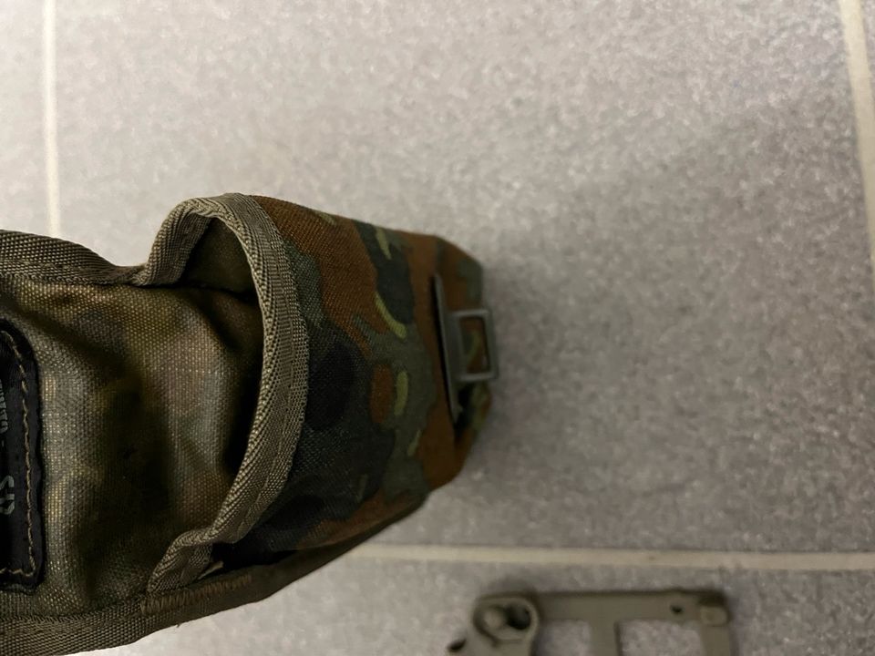 5x Tasche Bundeswehr Flecktarn Ausrüstung Paintball Klappspaten in Neunburg