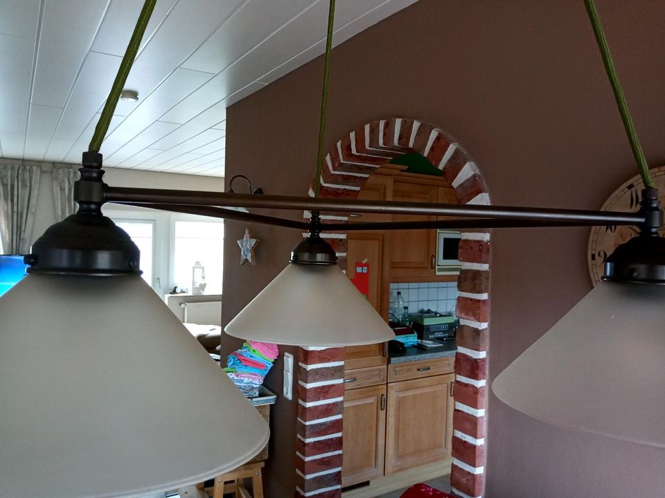 Lampe mit drei Schirmen in Rees