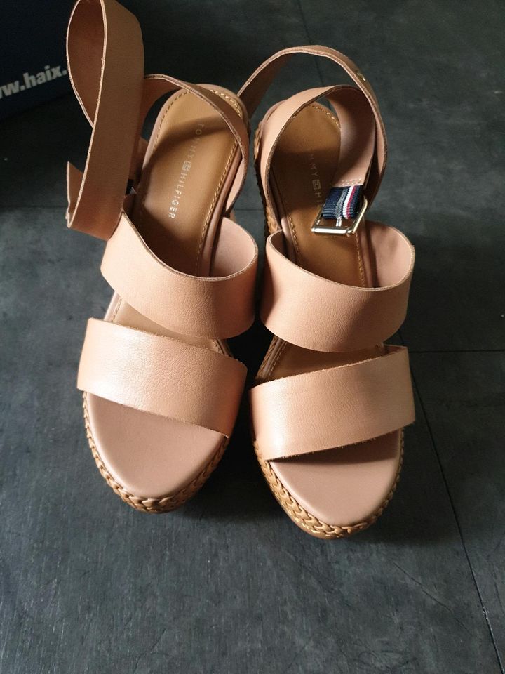 Tommy Hilfiger Damen wedges Sandale Neu gr. 37 Leder in Alsdorf