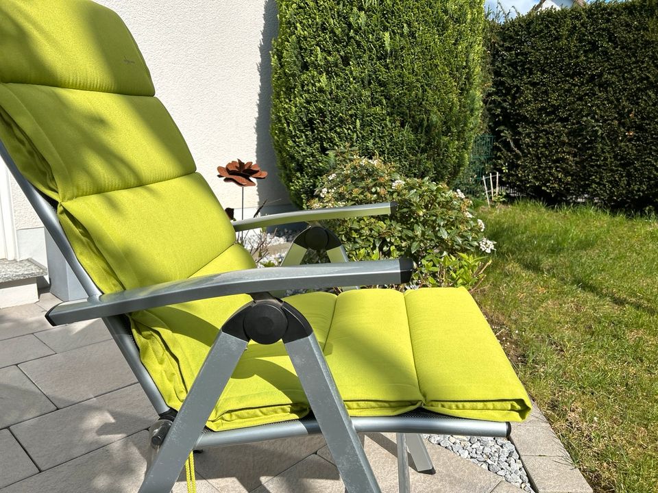 4 Gartenstühle, Hochlehner, klappbar und verstellbar mit Aufllage in Bonn