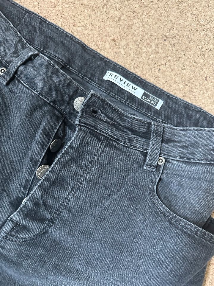 Review Jeans Slim Fit Gr. 30/30 grau in Bornheim