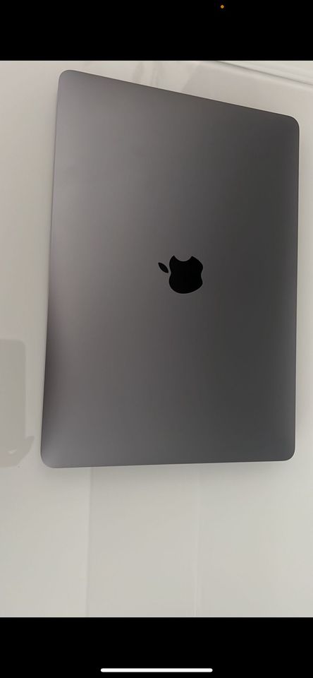 13" MacBook Air mit Apple M1-Chip in Essen